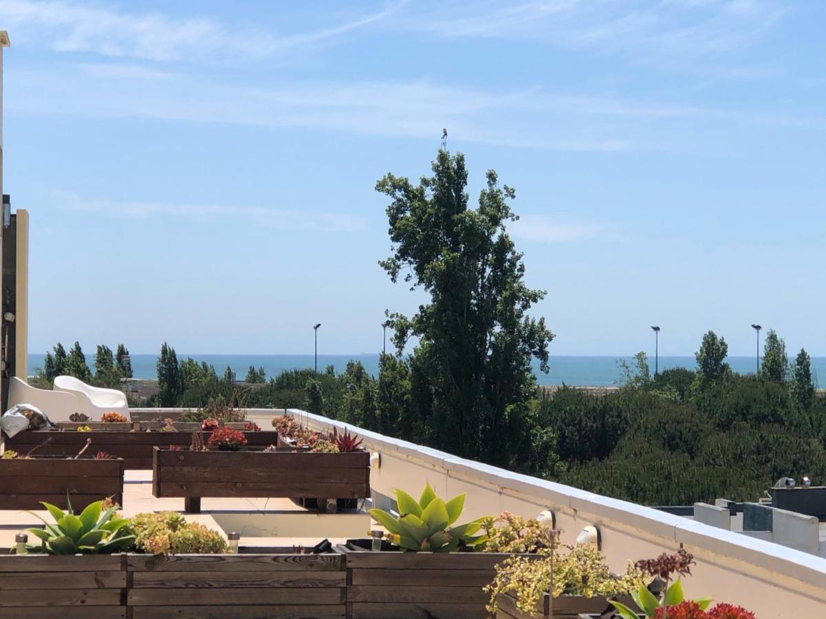 Beautiful Penthouse Apartment With Terrace - 4 Minute Walk To The Beach Троя Экстерьер фото
